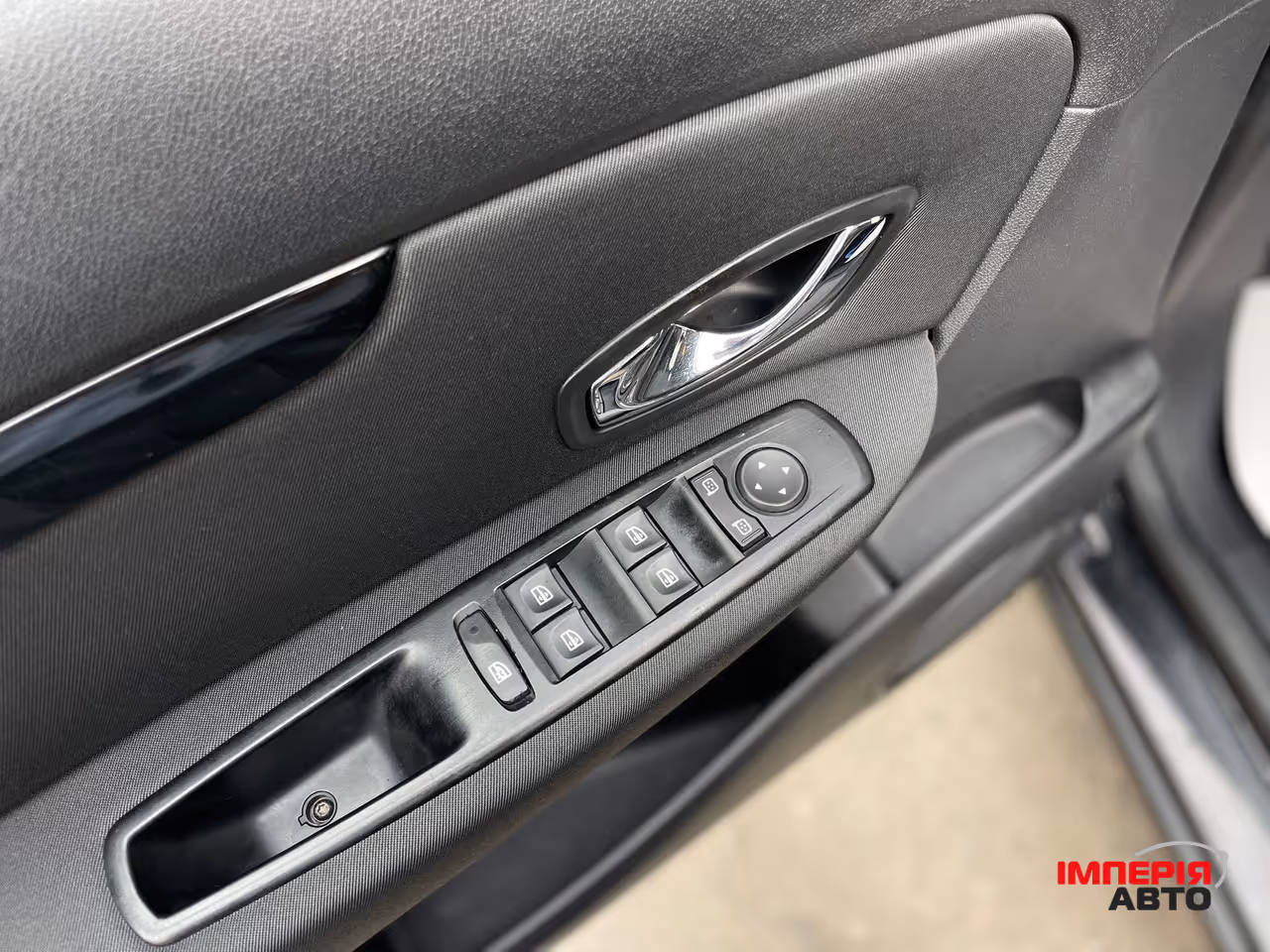 Renault Scenic - фото 14