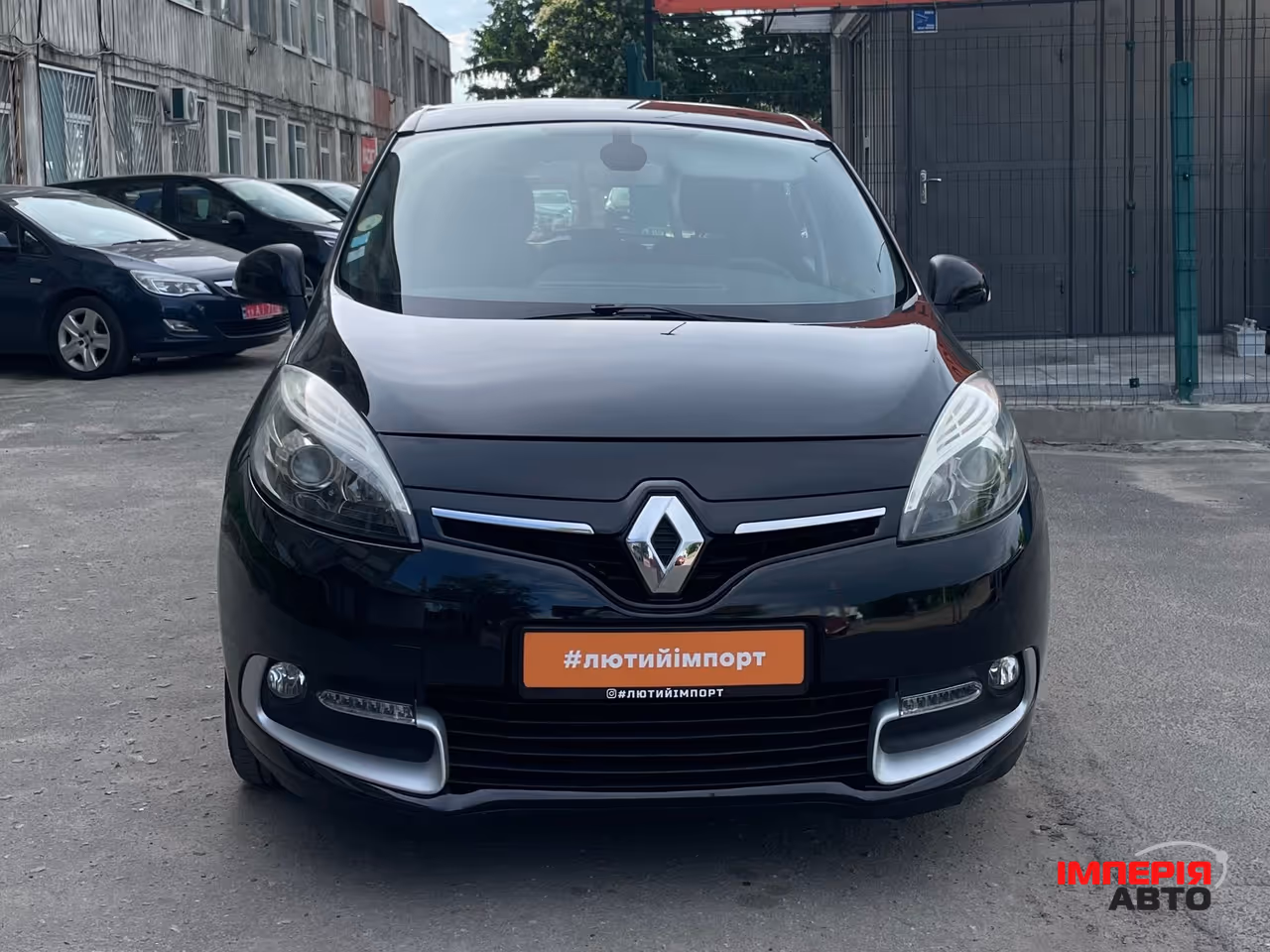 Renault Scenic - фото 12