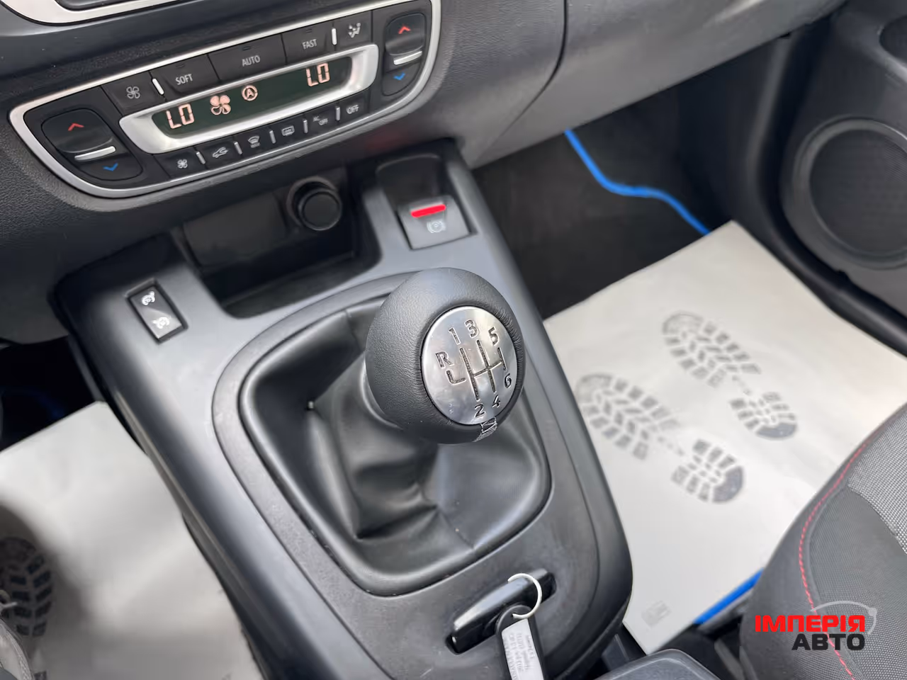Renault Scenic - фото 26