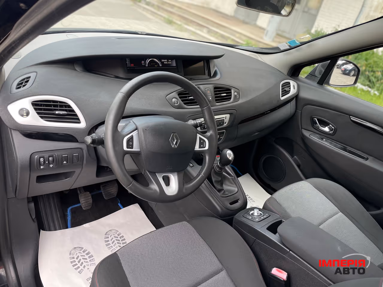 Renault Scenic - фото 16