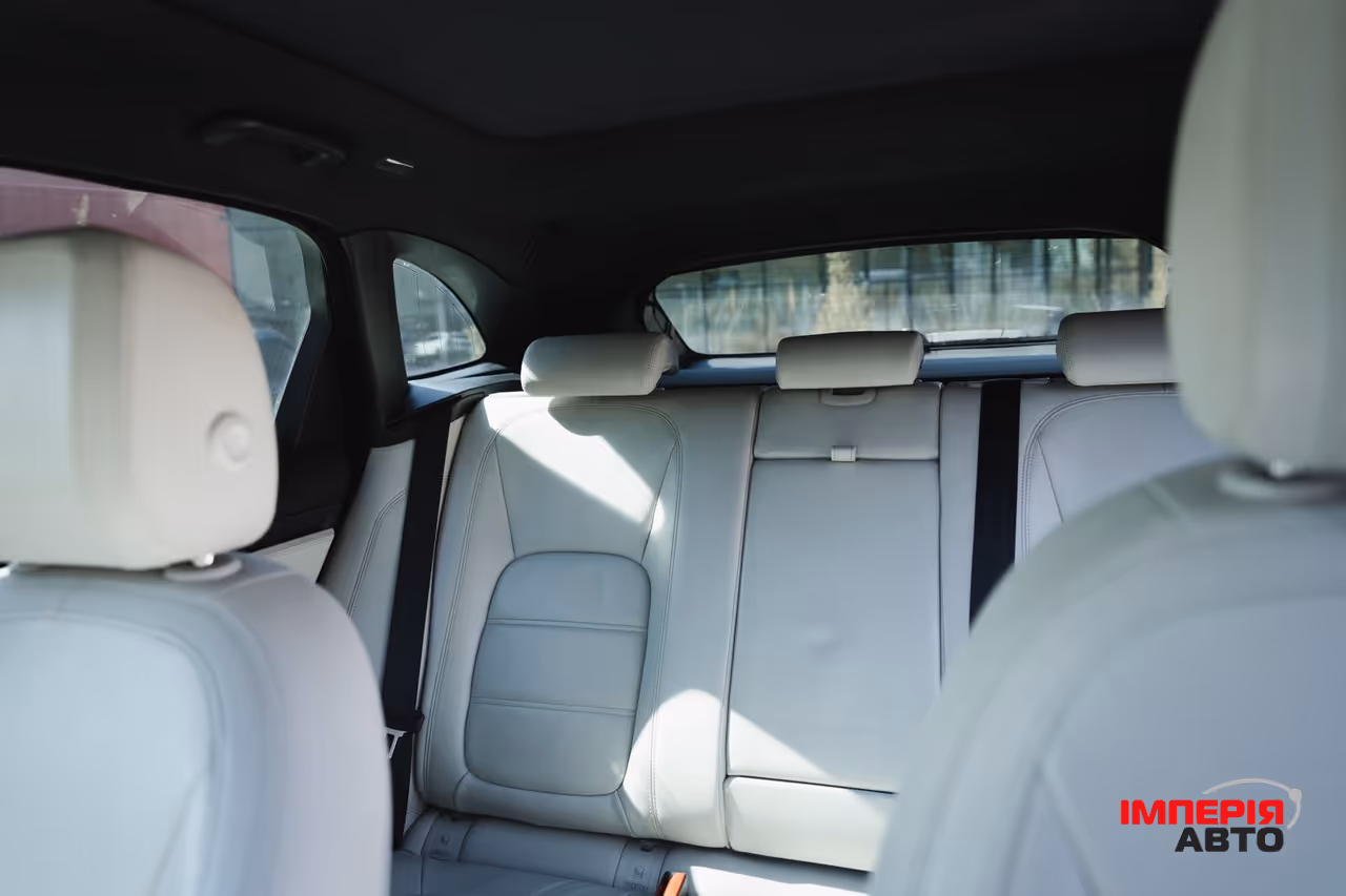 Jaguar F-Pace - фото 12