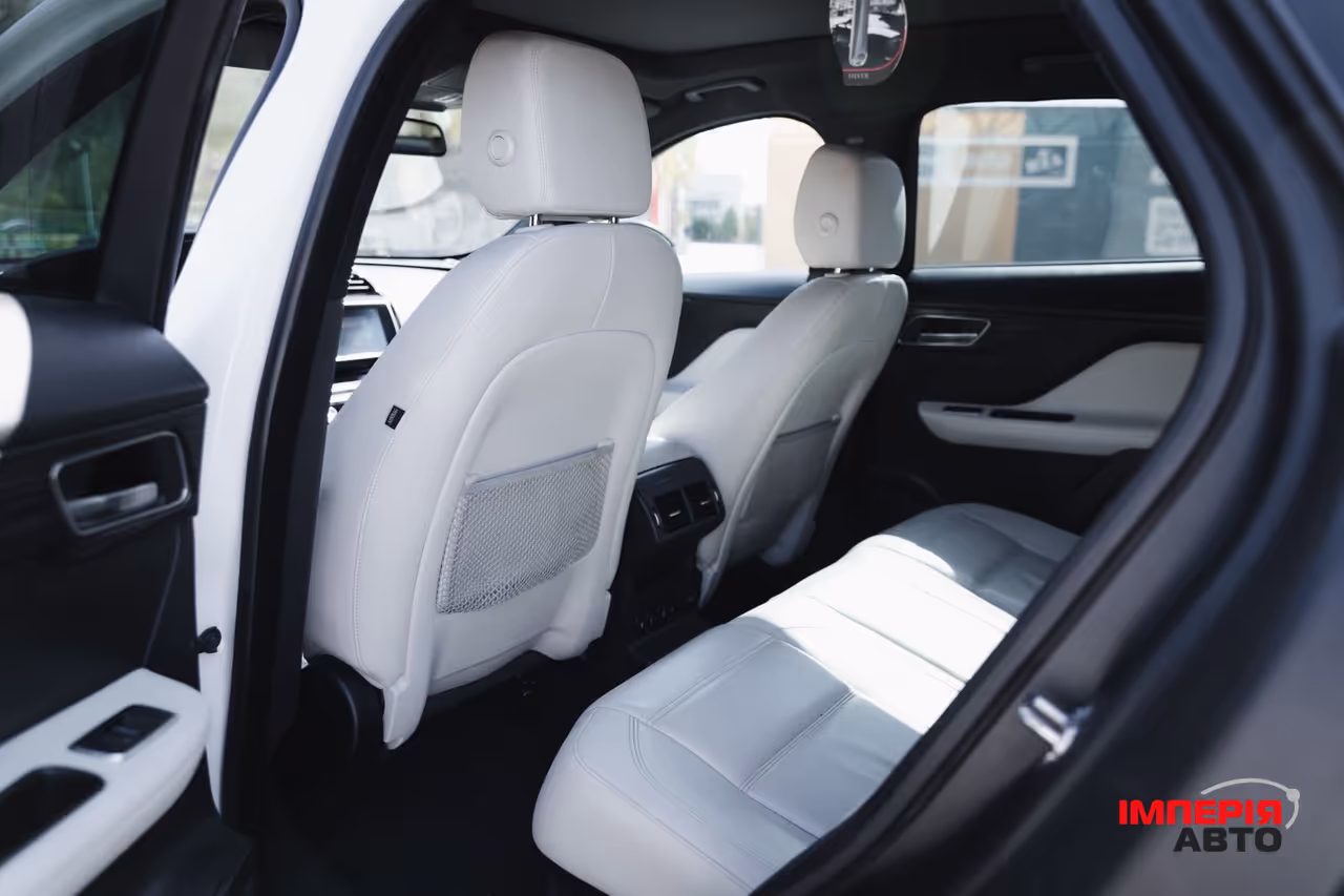 Jaguar F-Pace - фото 11