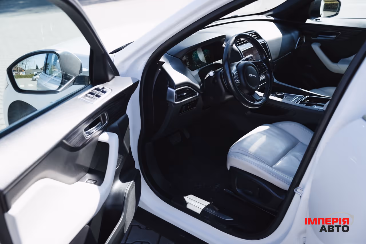 Jaguar F-Pace - фото 7
