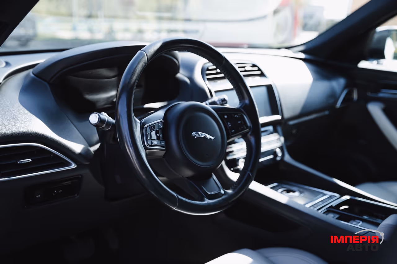 Jaguar F-Pace - фото 6