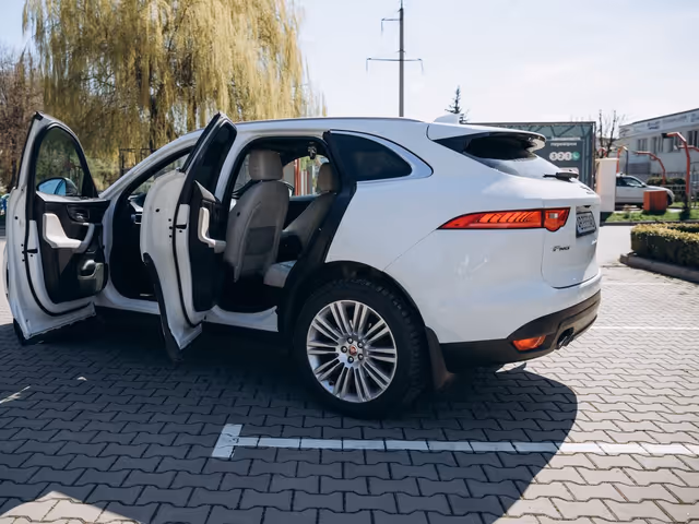 Jaguar F-Pace - фото 5