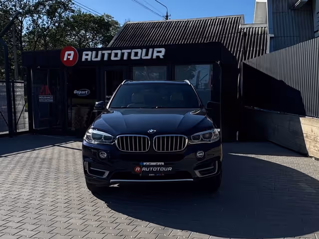 BMW X5 - фото 1