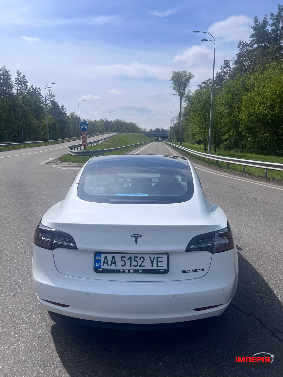 Tesla Model 3 - фото 1