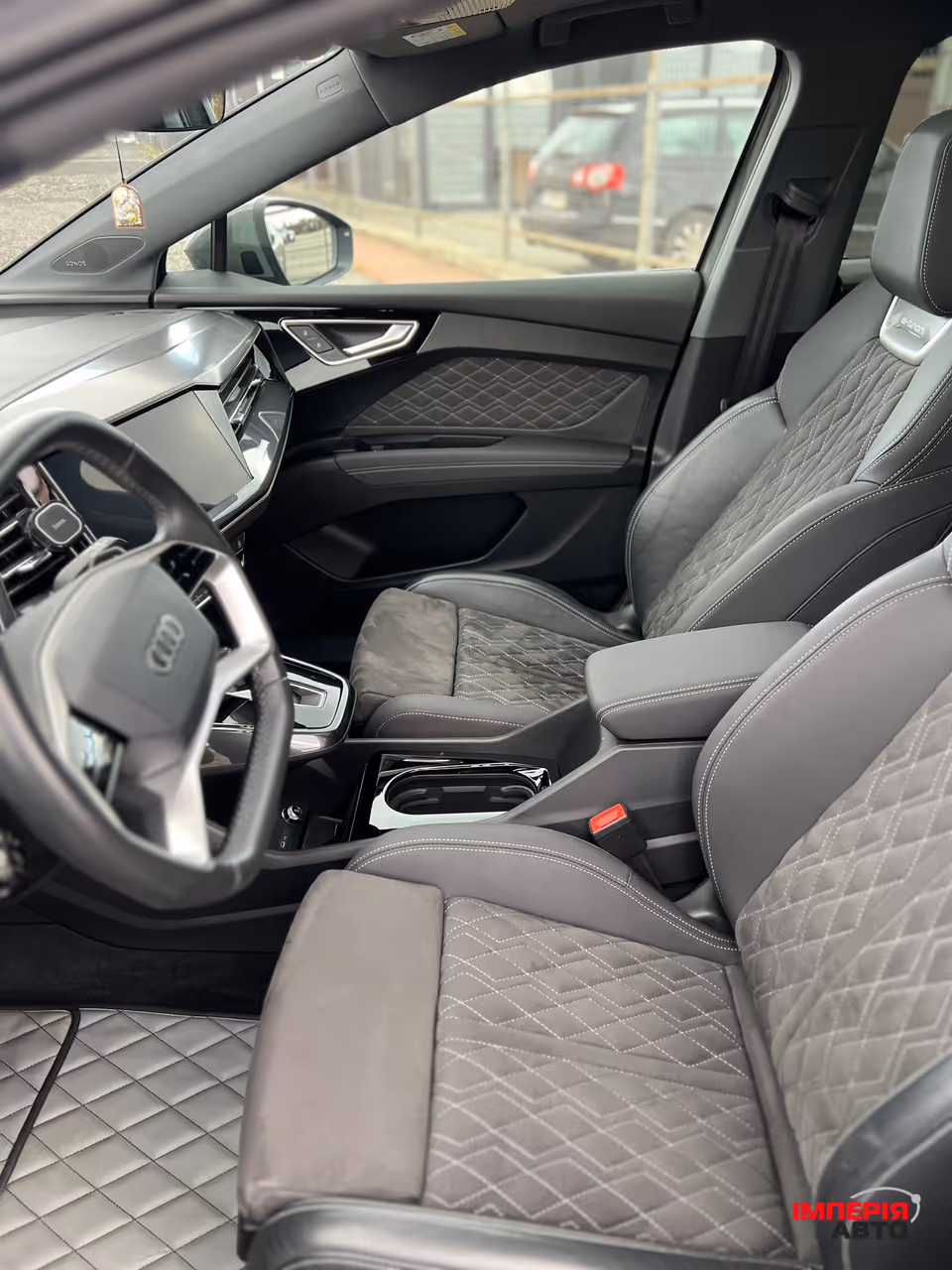 Audi Q4 e-tron - фото 8