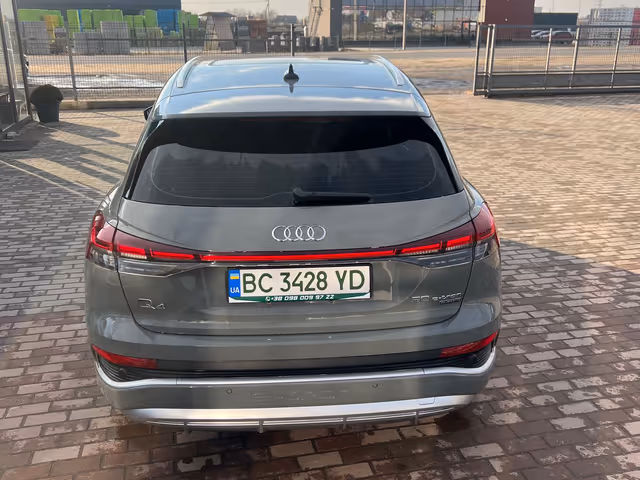 Audi Q4 e-tron - фото 2