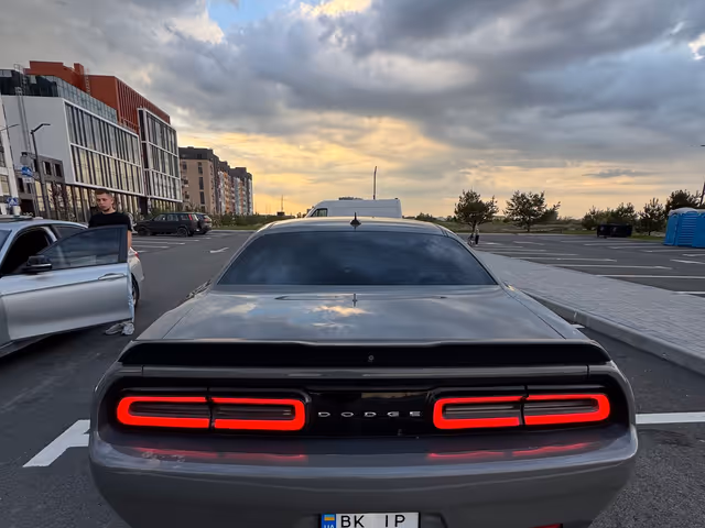 Dodge Challenger - фото 3