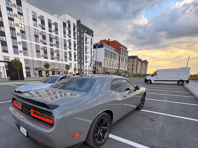 Dodge Challenger - фото 2