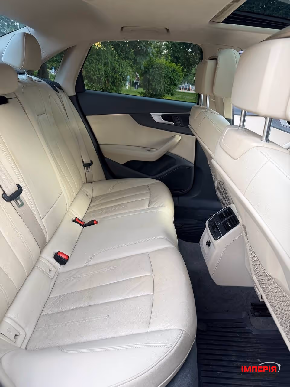 Audi A4 - фото 8
