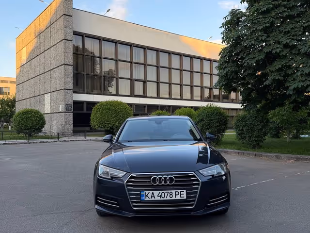 Audi A4 - фото 1