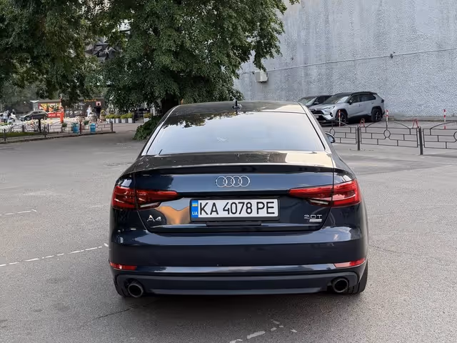 Audi A4 - фото 4