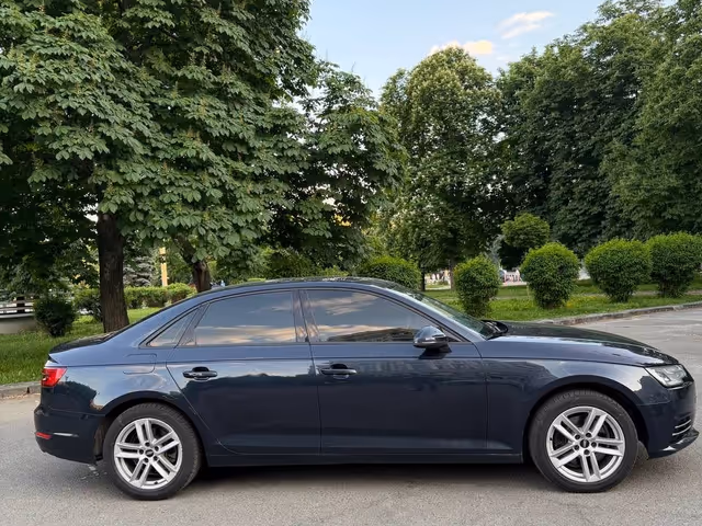 Audi A4 - фото 2