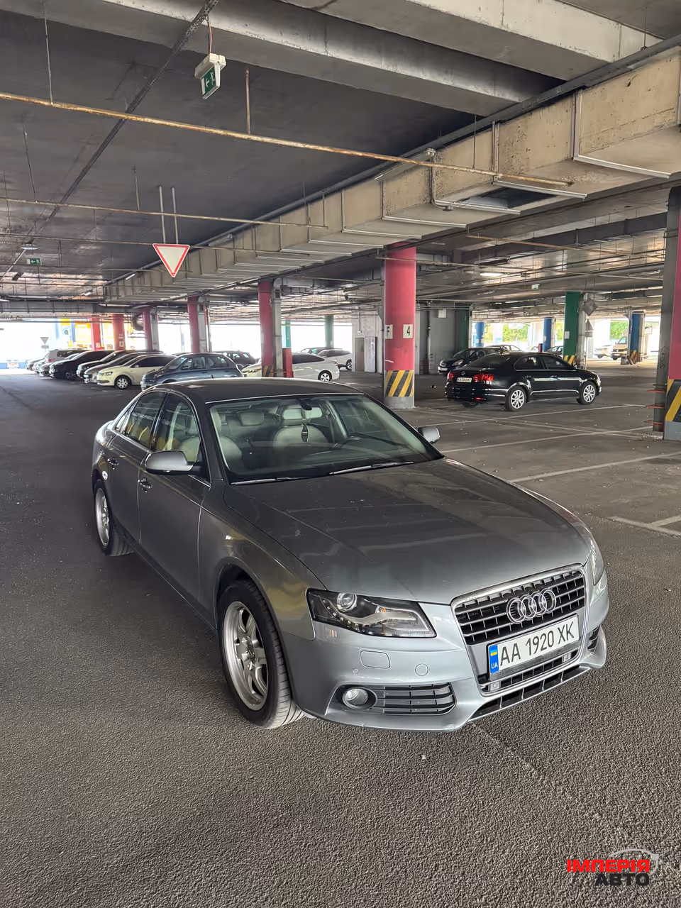 Audi A4 - фото 8