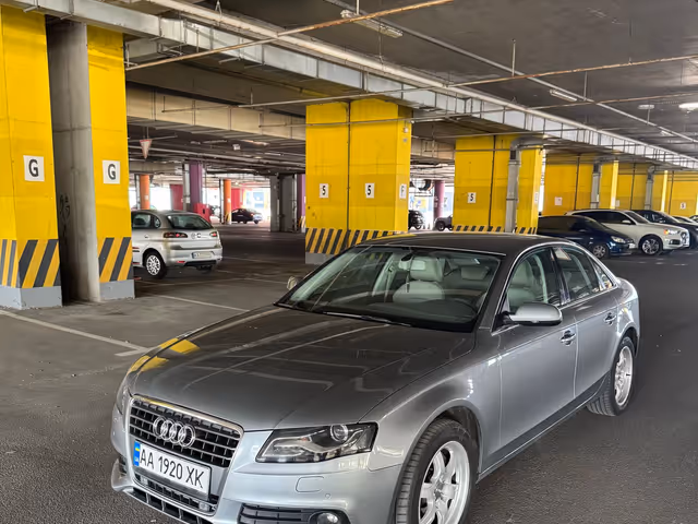 Audi A4 - фото 2