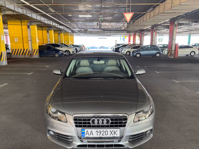 Audi A4 - фото 1
