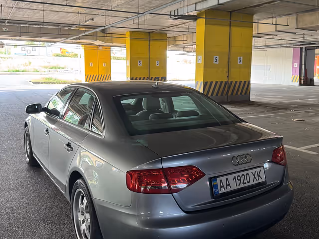 Audi A4 - фото 4