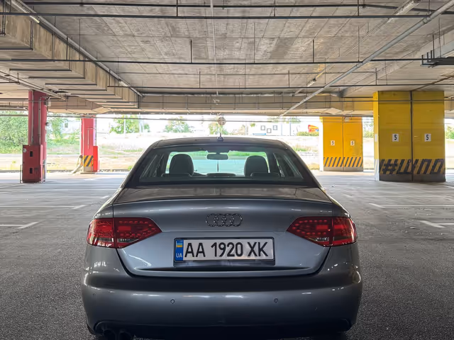 Audi A4 - фото 5