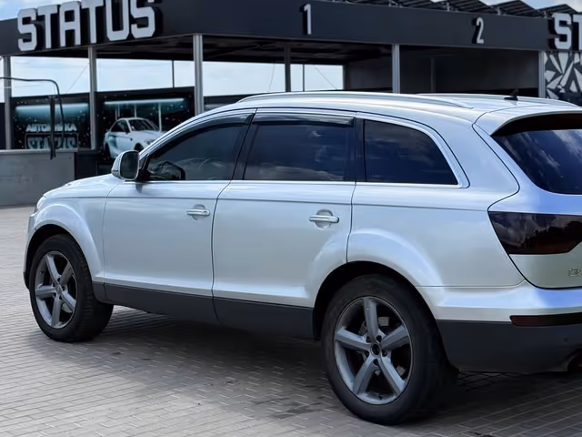 Audi Q7 - фото 5