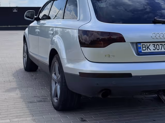 Audi Q7 - фото 4