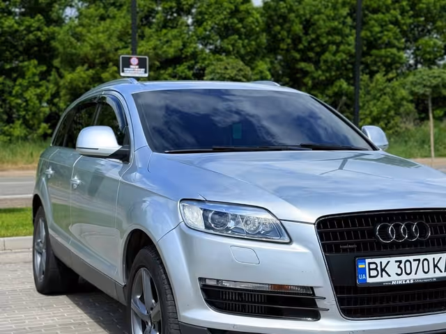Audi Q7 - фото 1
