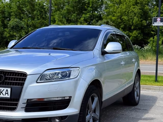 Audi Q7 - фото 2