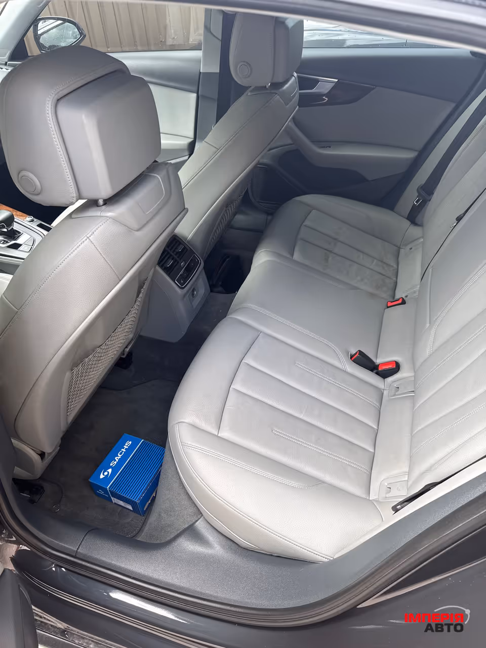 Audi A4 - фото 5