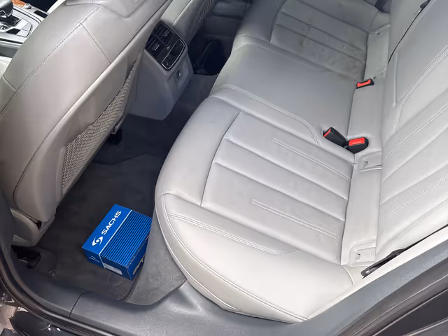 Audi A4 - фото 5