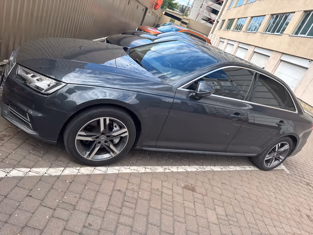 Audi A4 - фото 2