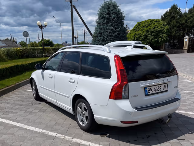 Volvo V50 - фото 3