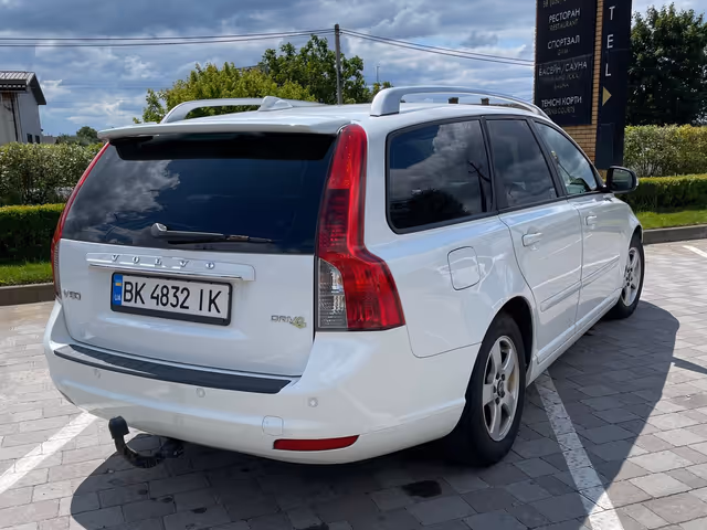 Volvo V50 - фото 2