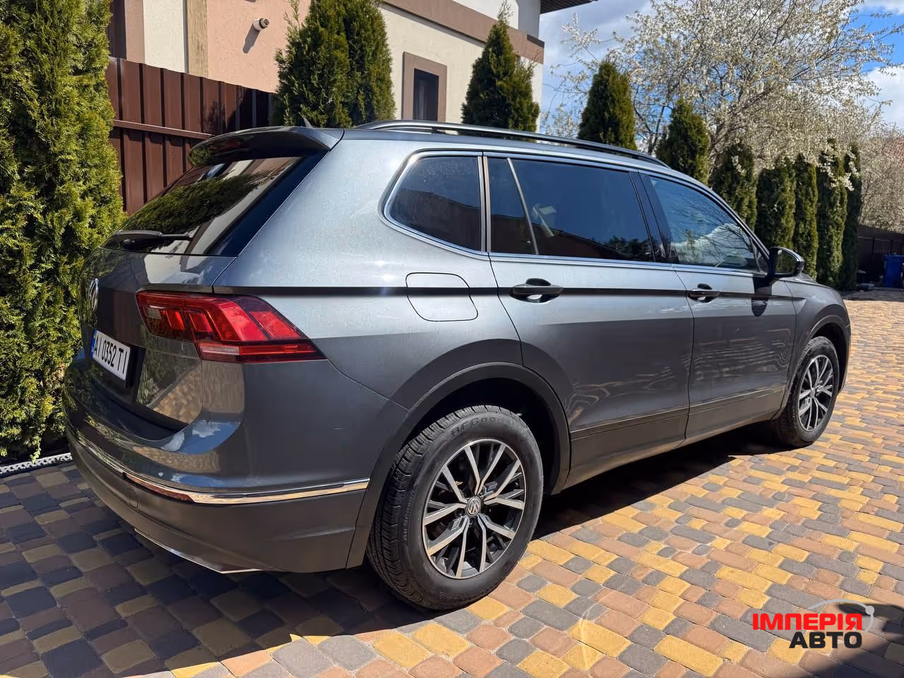 Volkswagen Tiguan - фото 2