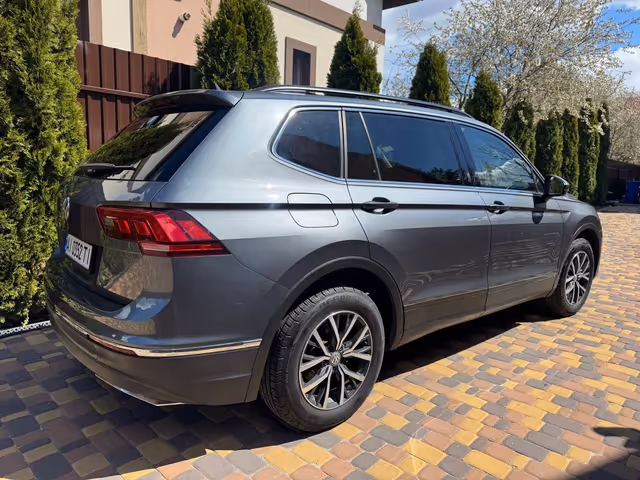 Volkswagen Tiguan - фото 2