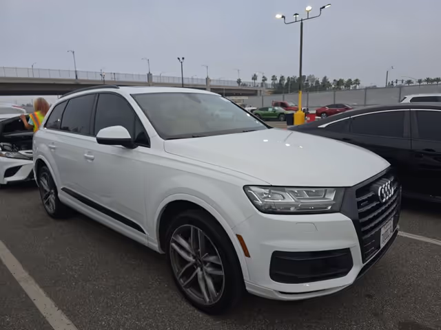 Audi Q7 - фото 2