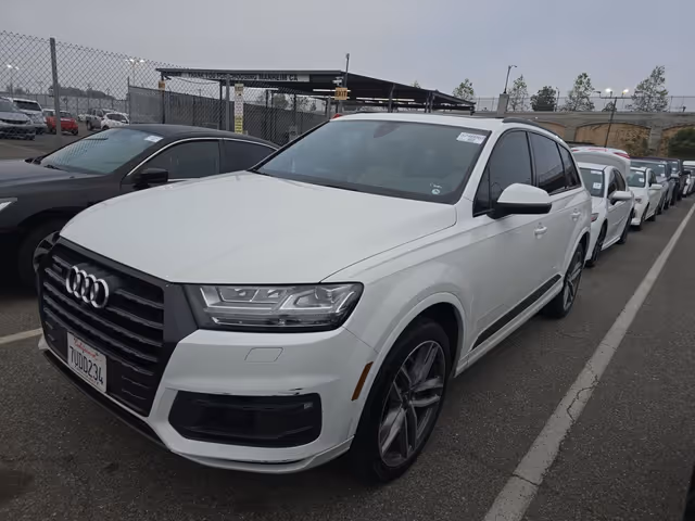 Audi Q7 - фото 1