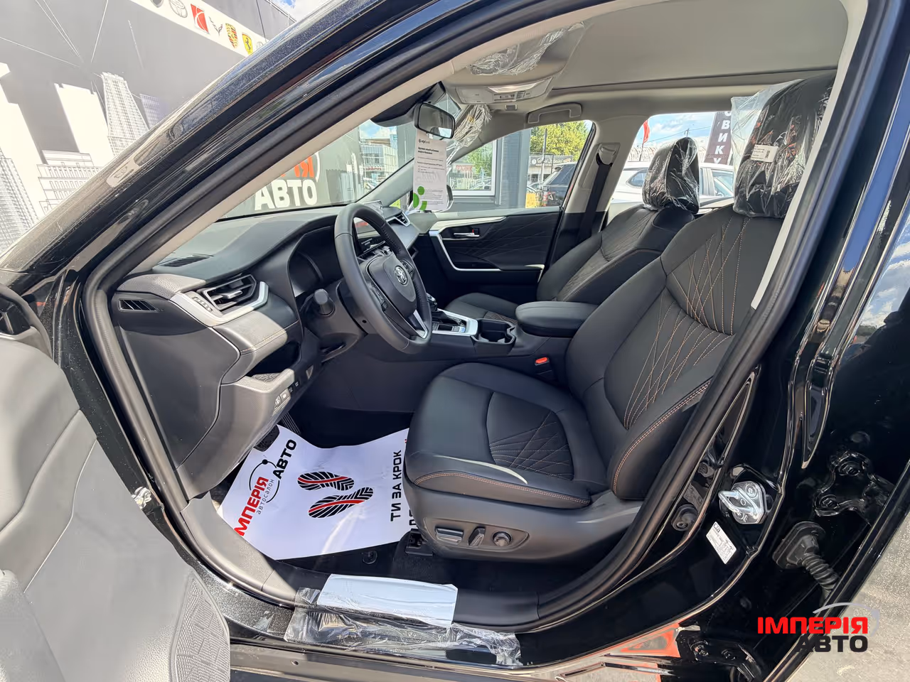 Toyota RAV4 - фото 8