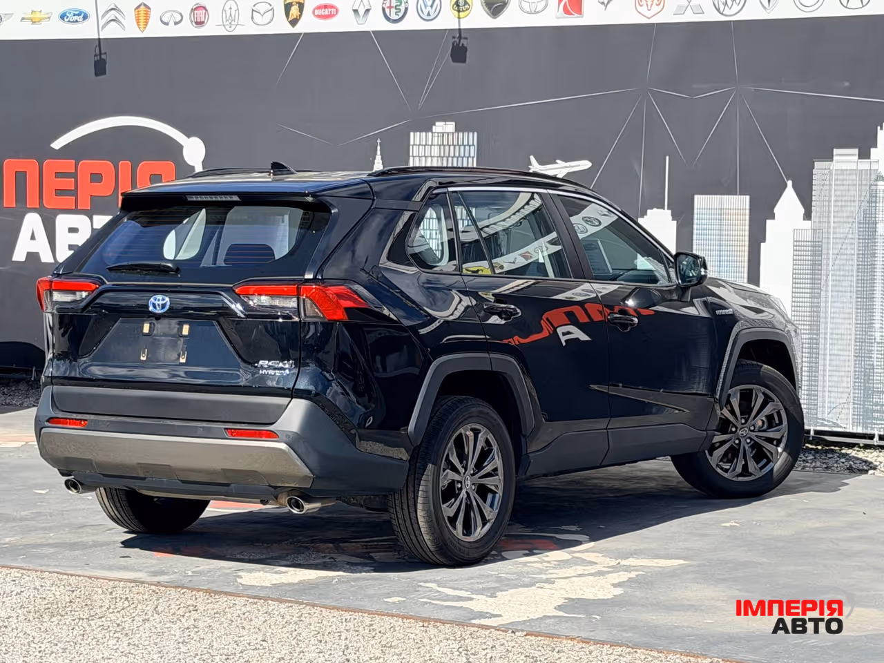 Toyota RAV4 - фото 6