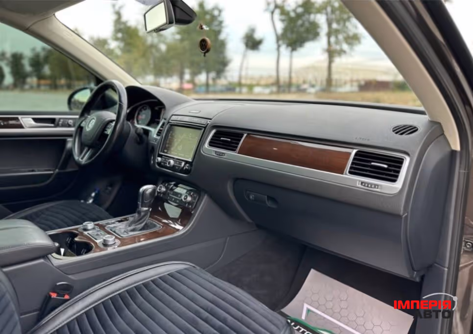 Volkswagen Touareg - фото 12