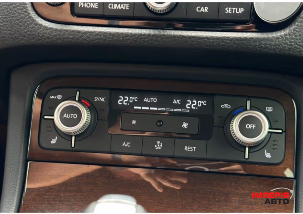 Volkswagen Touareg - фото 16