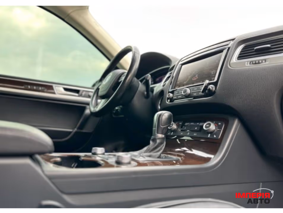 Volkswagen Touareg - фото 11