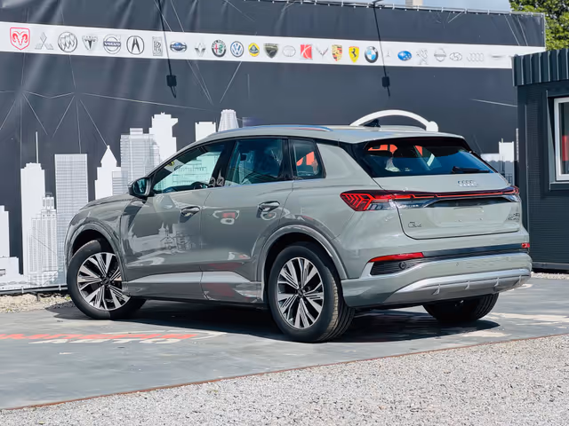 Audi Q4 e-tron - фото 5