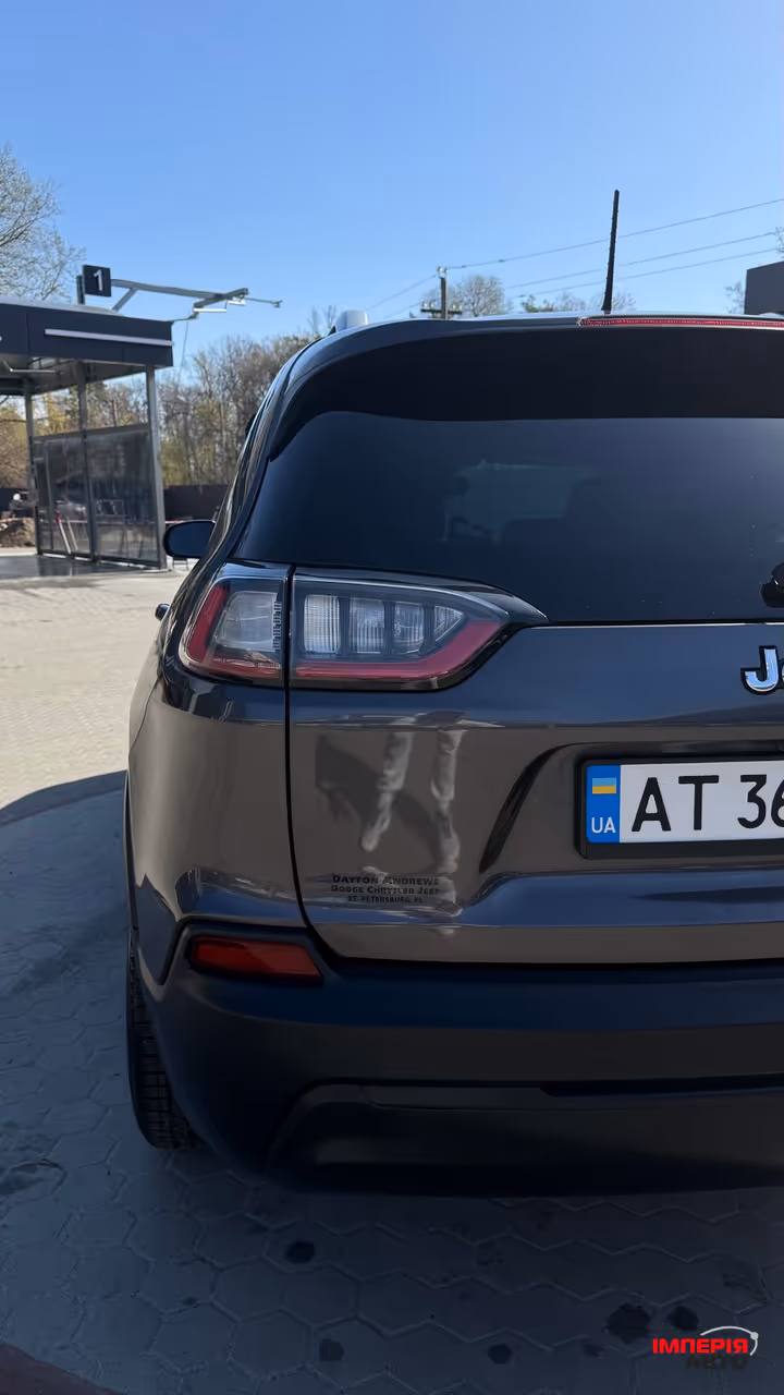 Jeep Cherokee - фото 6