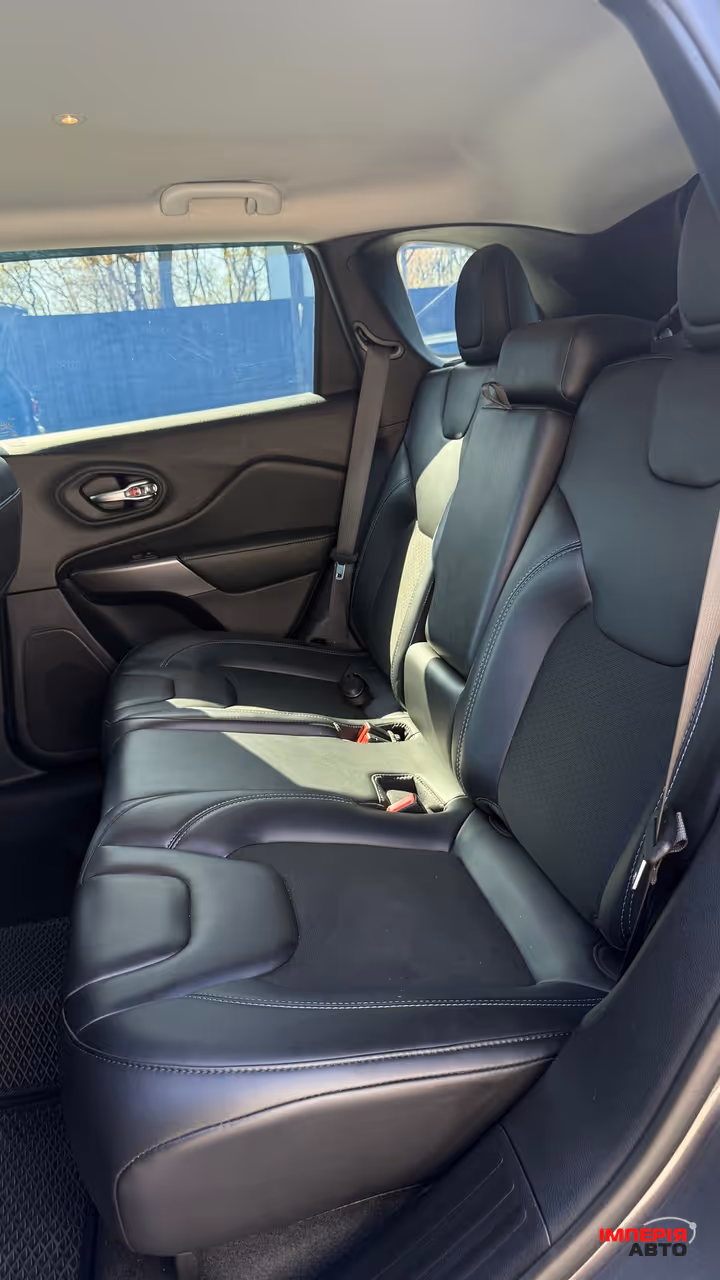 Jeep Cherokee - фото 19