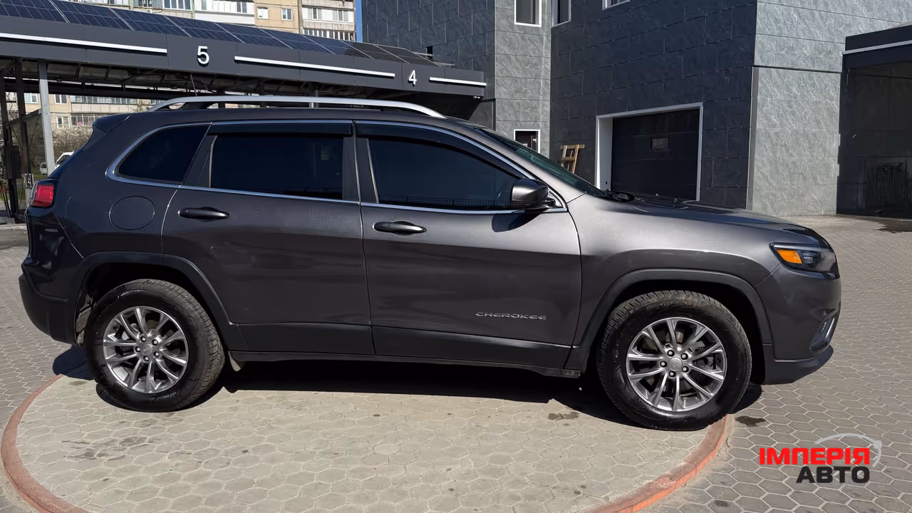 Jeep Cherokee - фото 8
