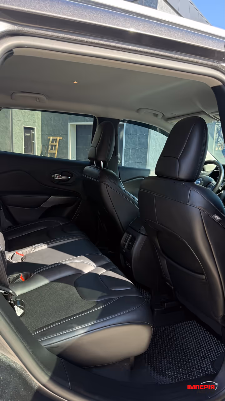 Jeep Cherokee - фото 13
