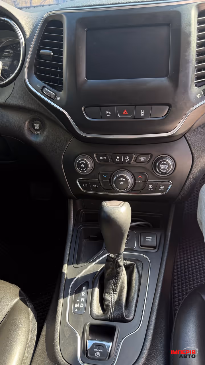 Jeep Cherokee - фото 24