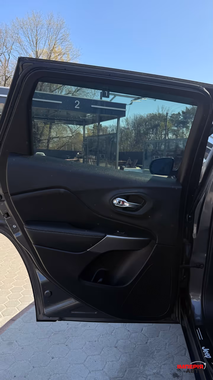 Jeep Cherokee - фото 15