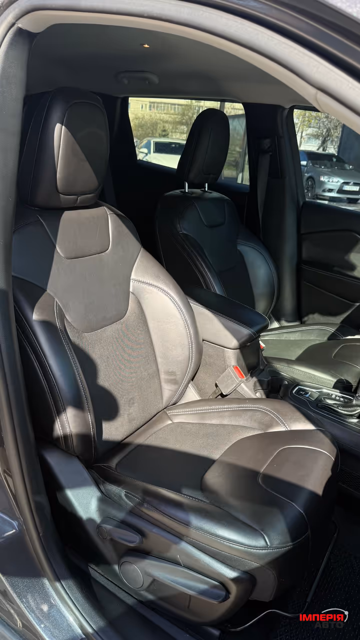 Jeep Cherokee - фото 11